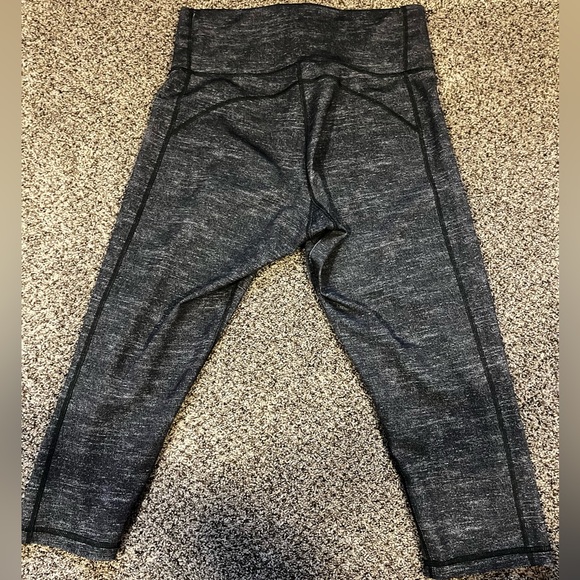 Adidas Sz M Women’s Capris - Picture 2 of 4